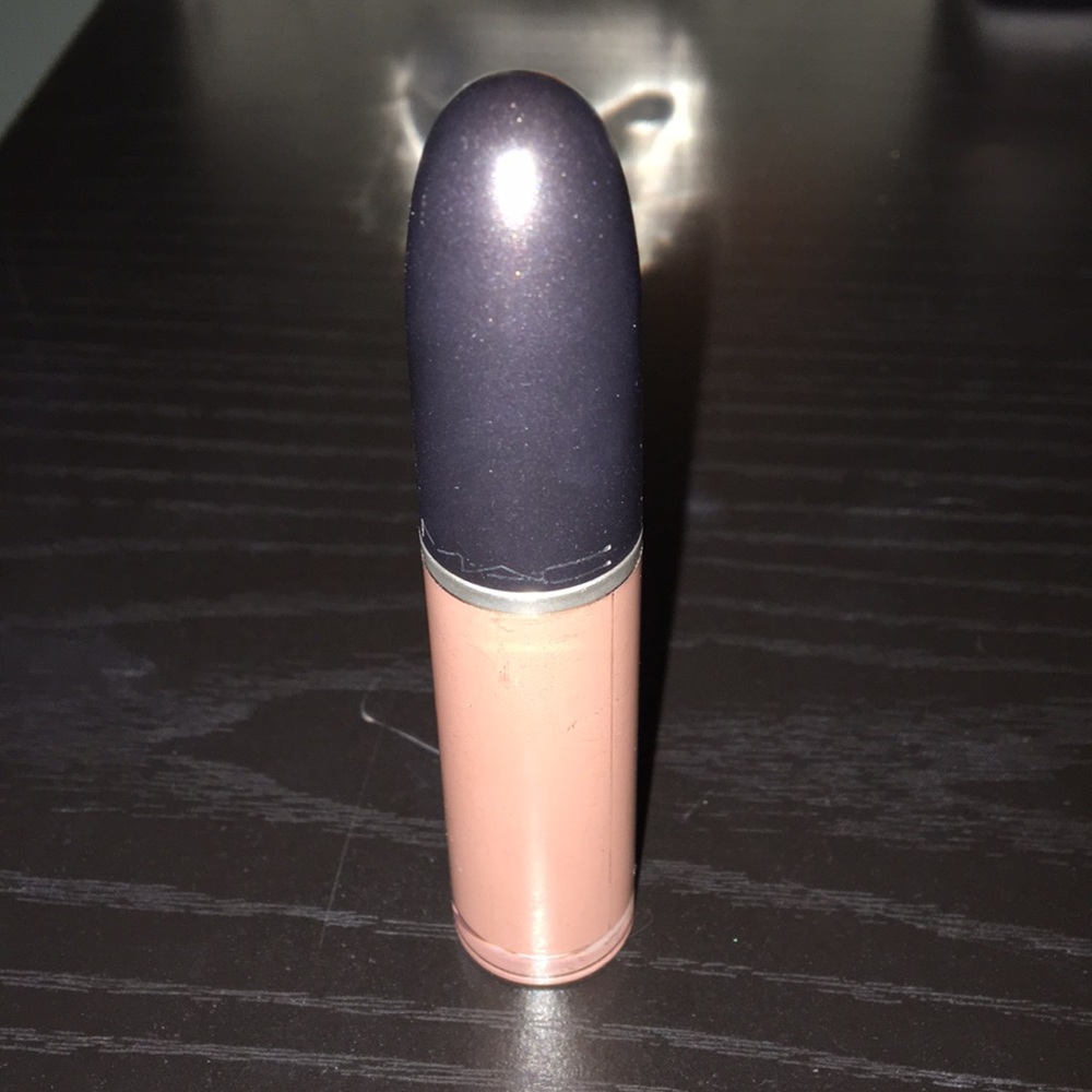 Mac liquid lipstick in Cafe au chic